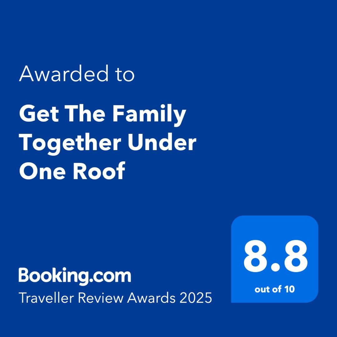 Get The Family Together Under One Roof 크롬웰 외부 사진